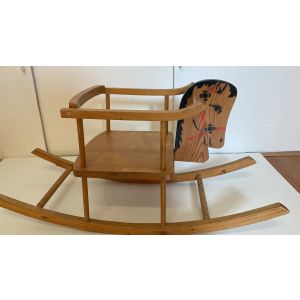 oud houten antiek vintage hobbelpaard