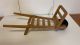 oude vintage houten kinderkruiwagen speelkruiwagen